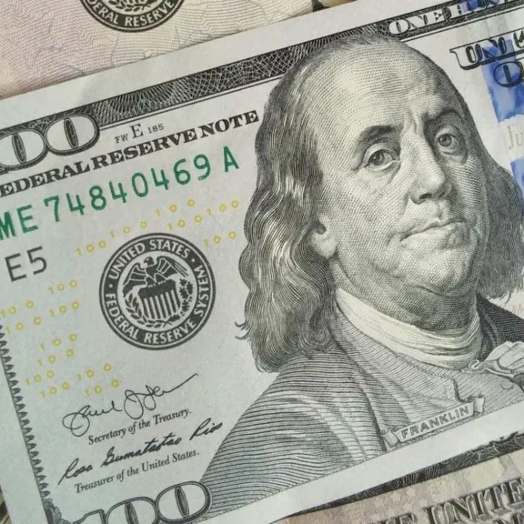 El peso mexicano mantuvo en apertura variación marginal en el tipo de cambio frente al dólar estadounidense.