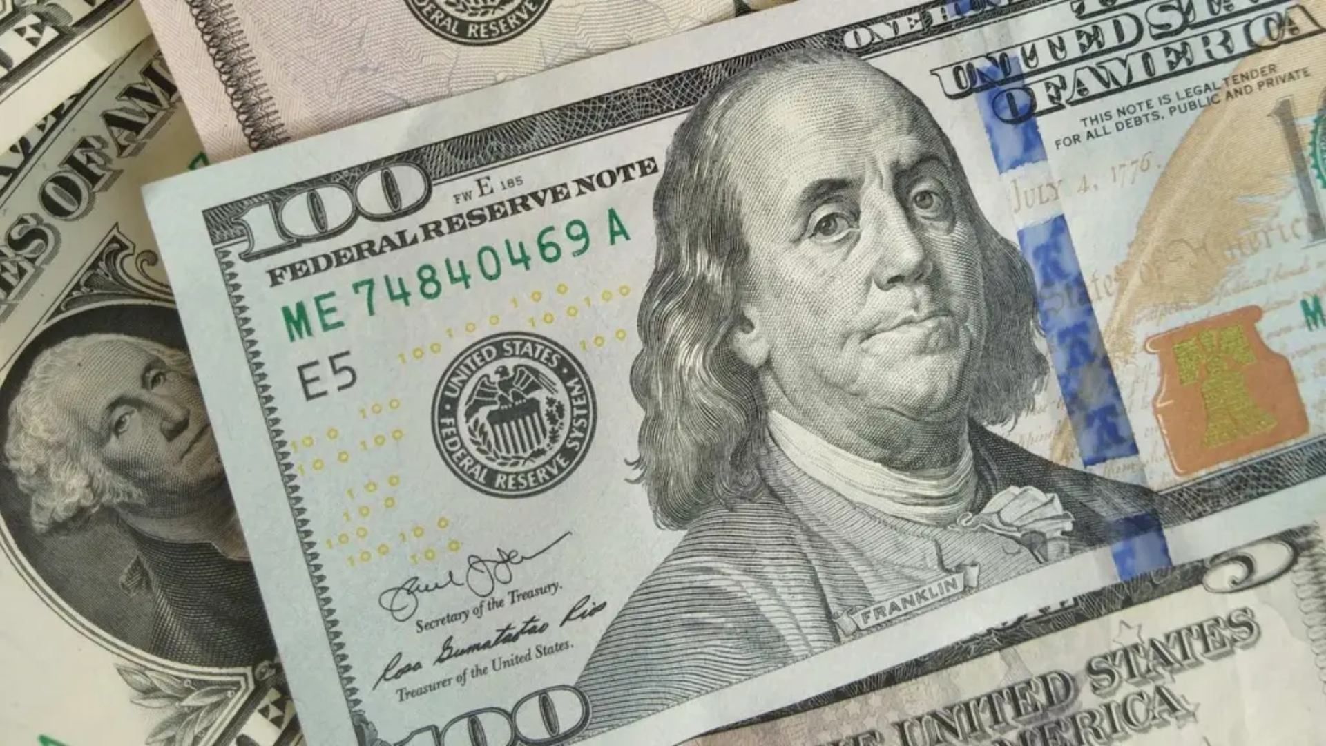 El peso mexicano mantuvo en apertura variación marginal en el tipo de cambio frente al dólar estadounidense.