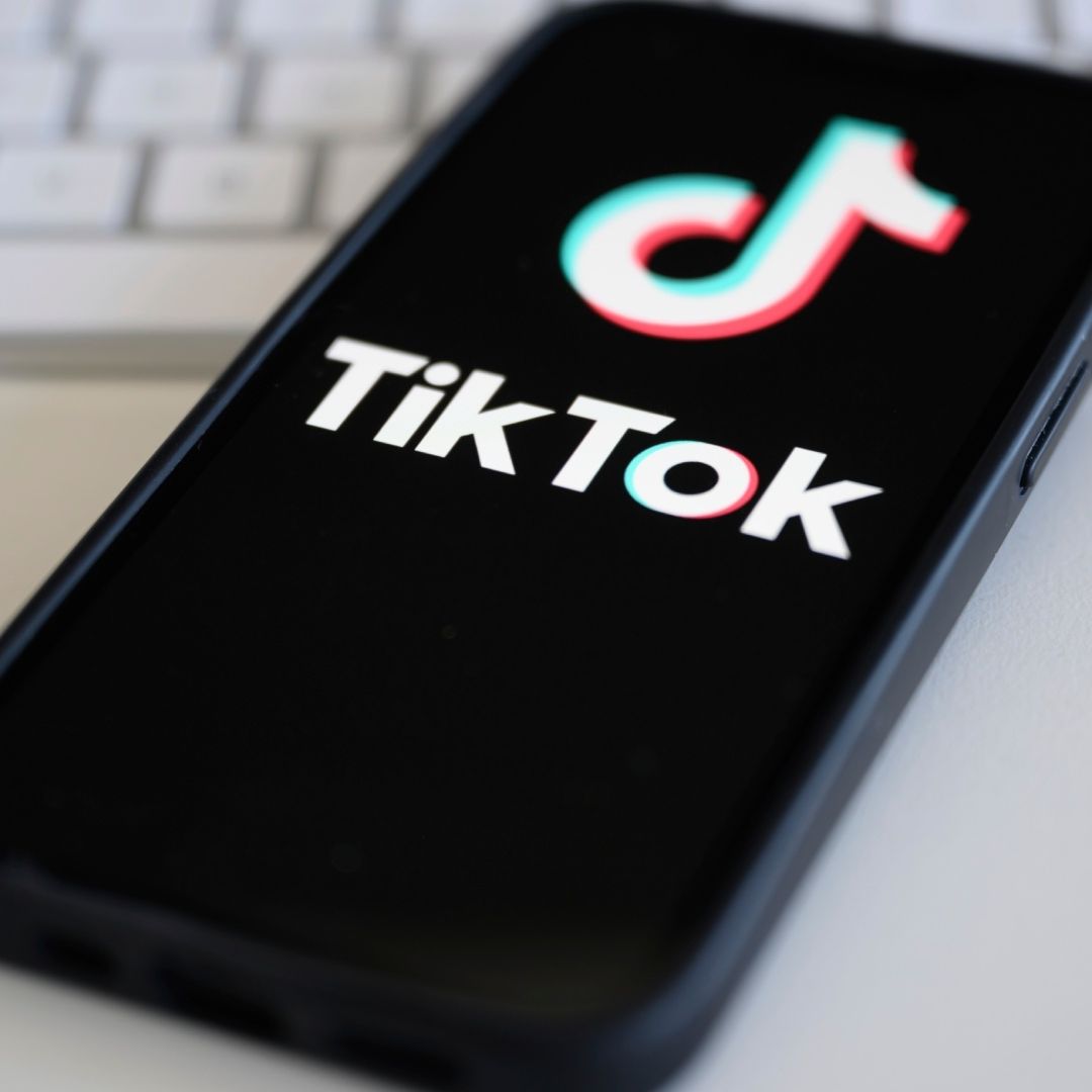 Demandan a TikTok en EUA por dañar salud mental de menores