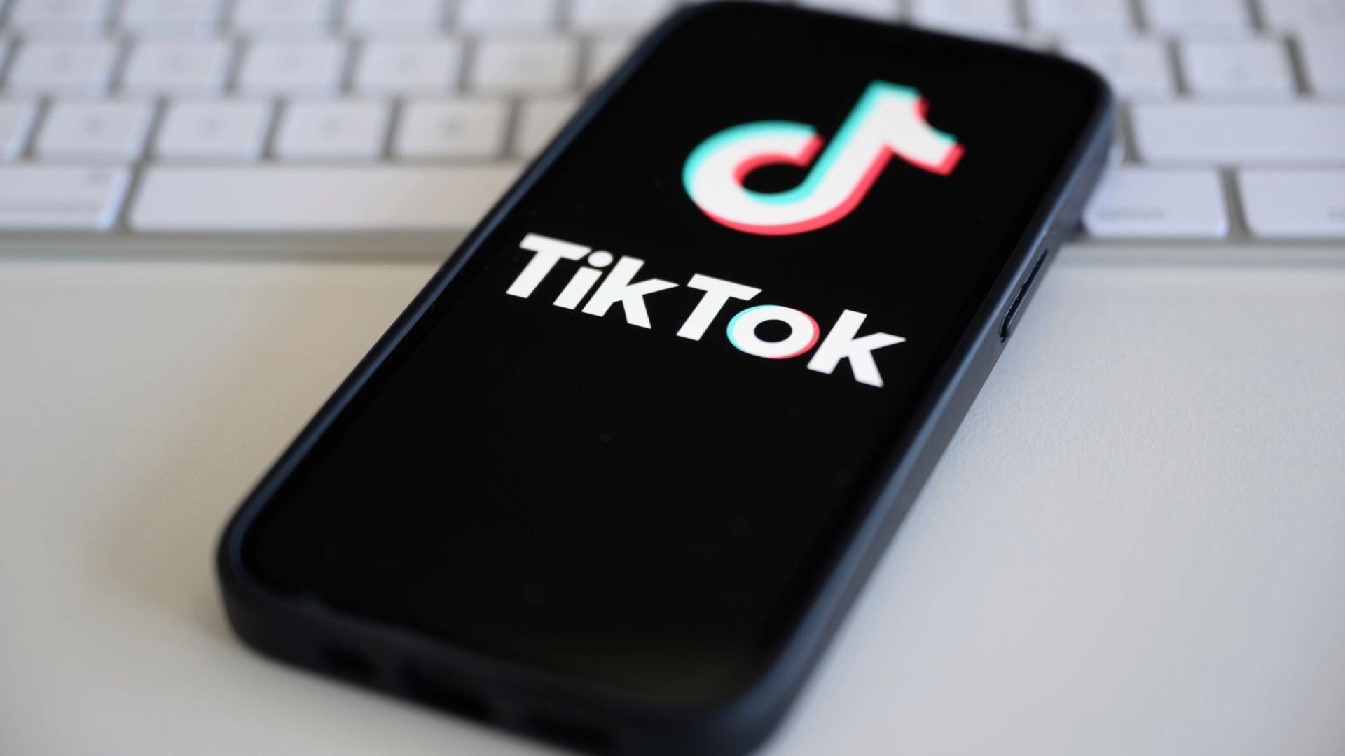 Demandan a TikTok en EUA por dañar salud mental de menores