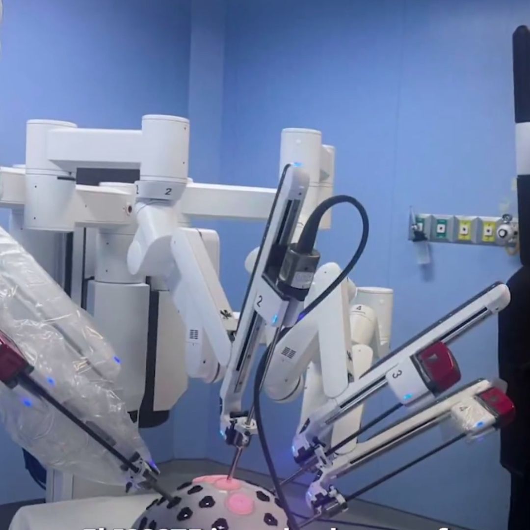Cirugía Robótica: ¿Cómo son los Robots “Da Vinci” y en Qué Hospitales del ISSSTE Operarán?