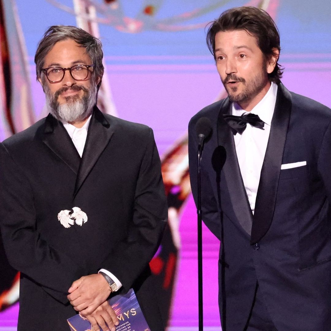 Gael García y Diego Luna cantan en karaoke de CDMX