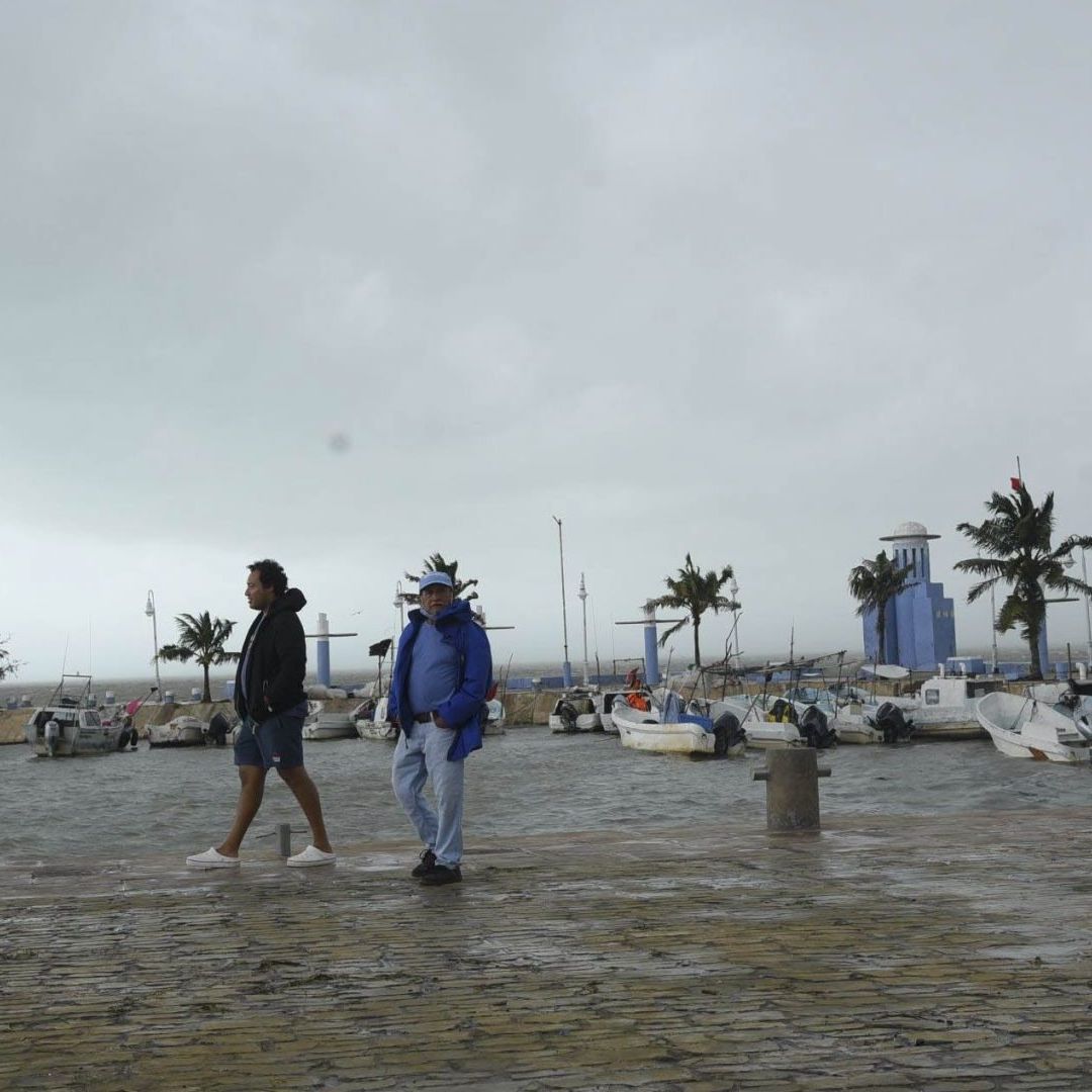 Huracán 'Milton’ Continúa Generando Lluvias y Rachas de Viento en la Península de Yucatán