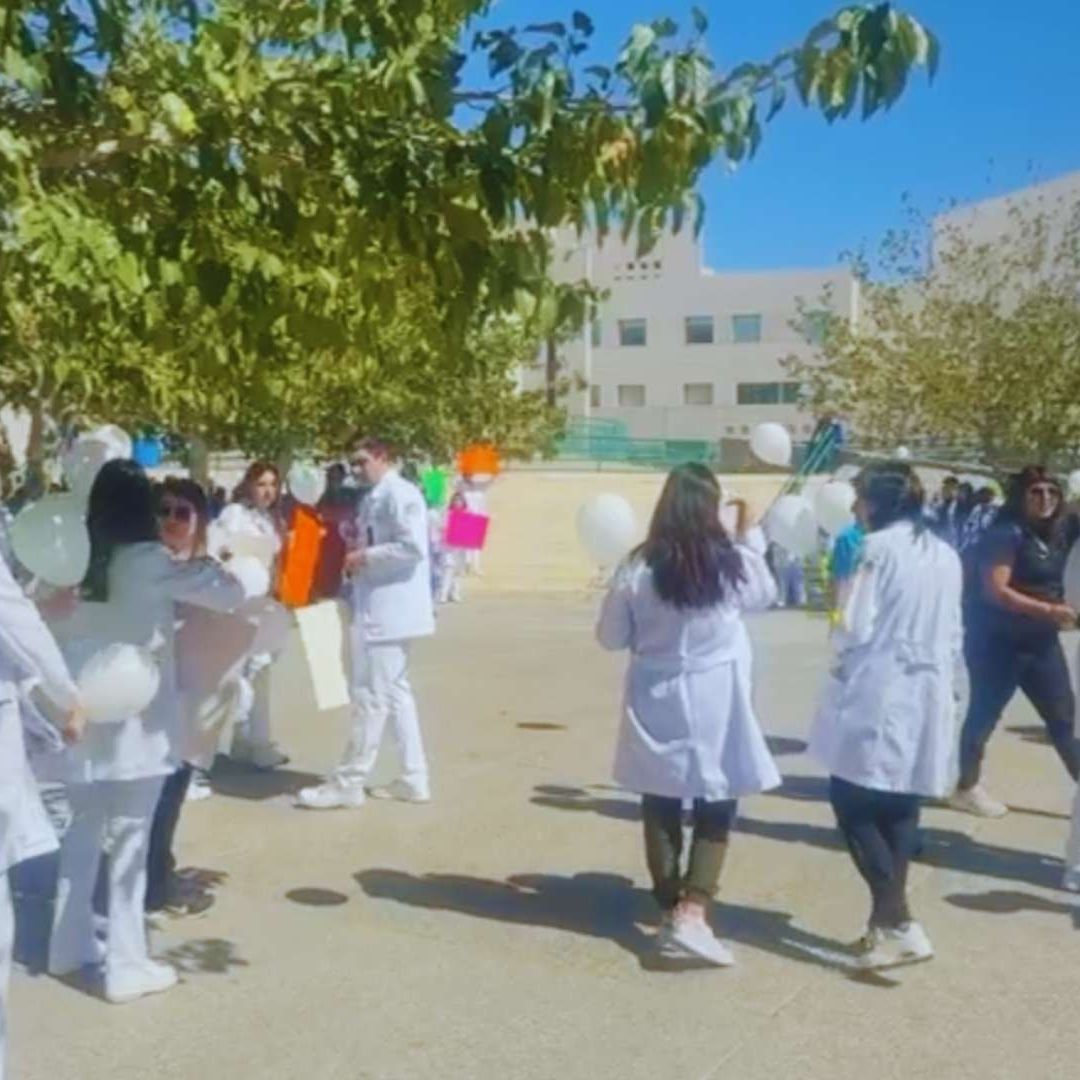 Se Manifiestan en el Exterior del IMSS Para Exigir Justicia por Pediatra Asesinado | Foto: N+