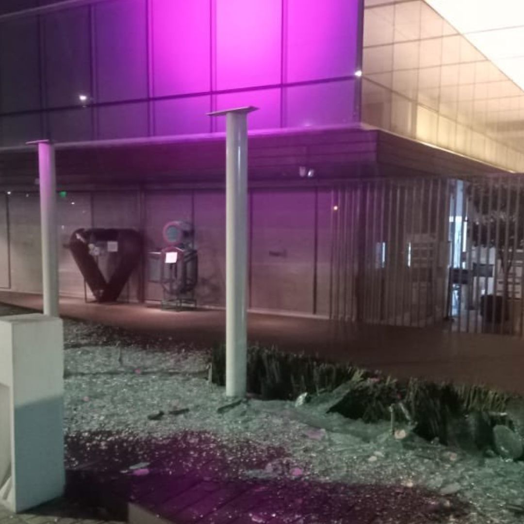 Ataque a Instalaciones del Inai: Sede en CDMX Amanece con Vidrios Rotos