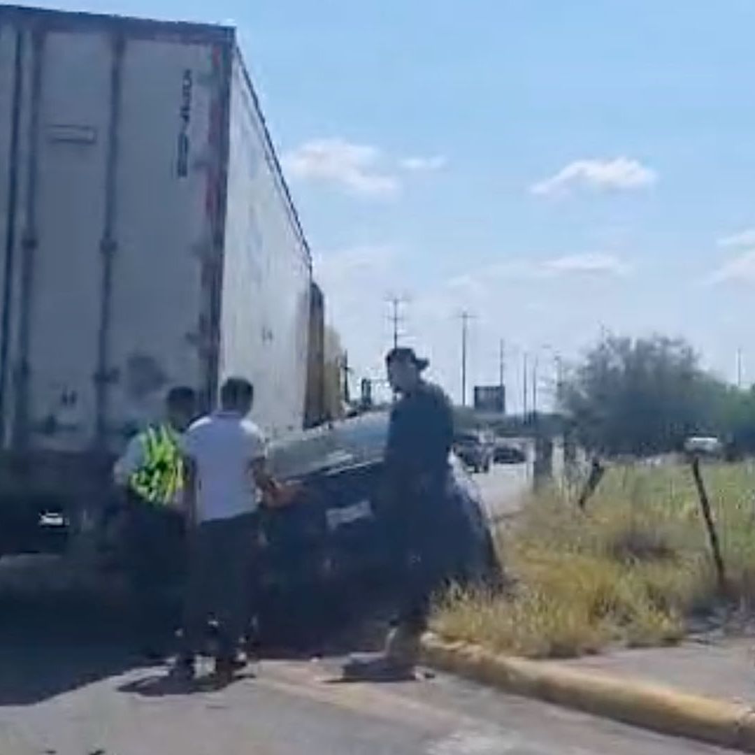 Conductora Sobrevive a Embestida de Tráiler contra su Auto en Parque Industrial de Nuevo Laredo