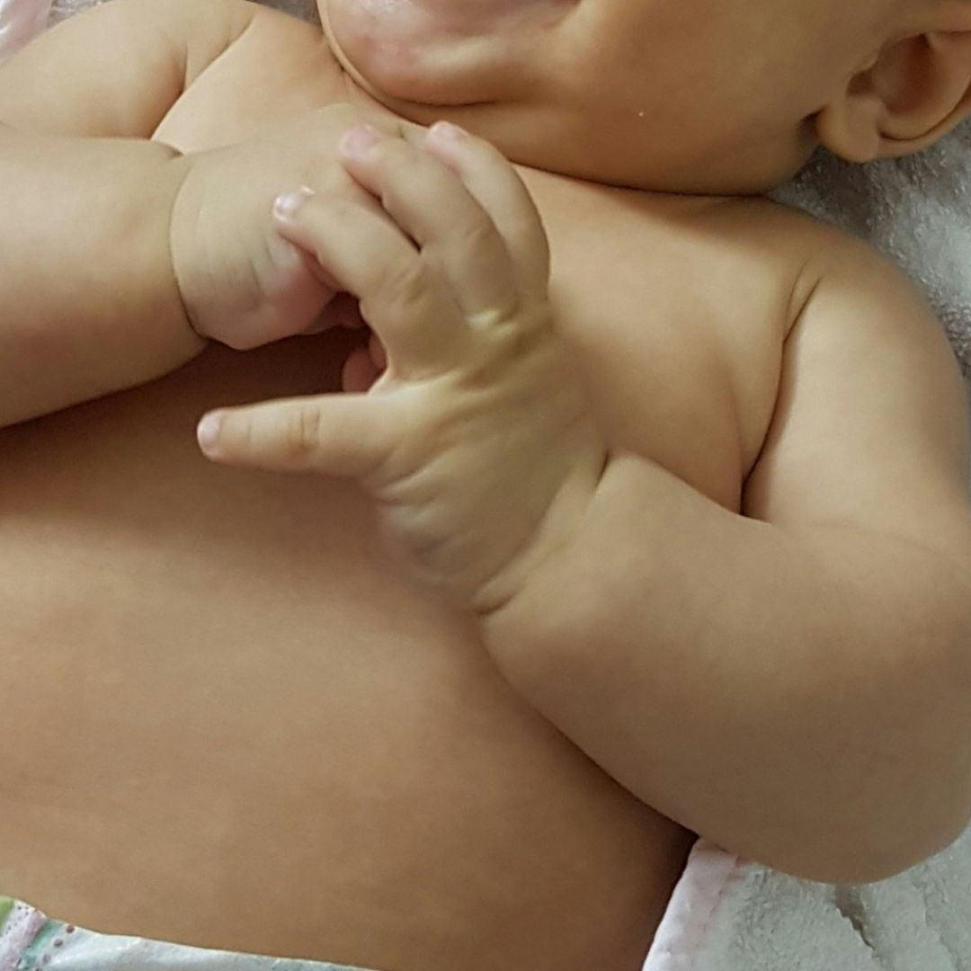 Papá Vende a su Bebé por Facebook y Usa Dinero para Apostar
