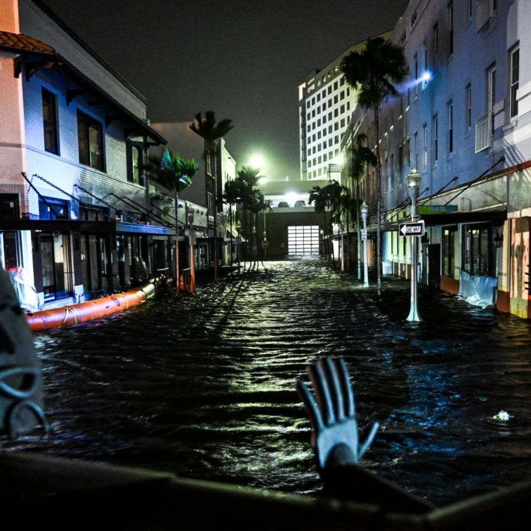 Huracán ‘Milton’ Cruza Florida Dejando Inundaciones, Tornados y Casas Destruidas