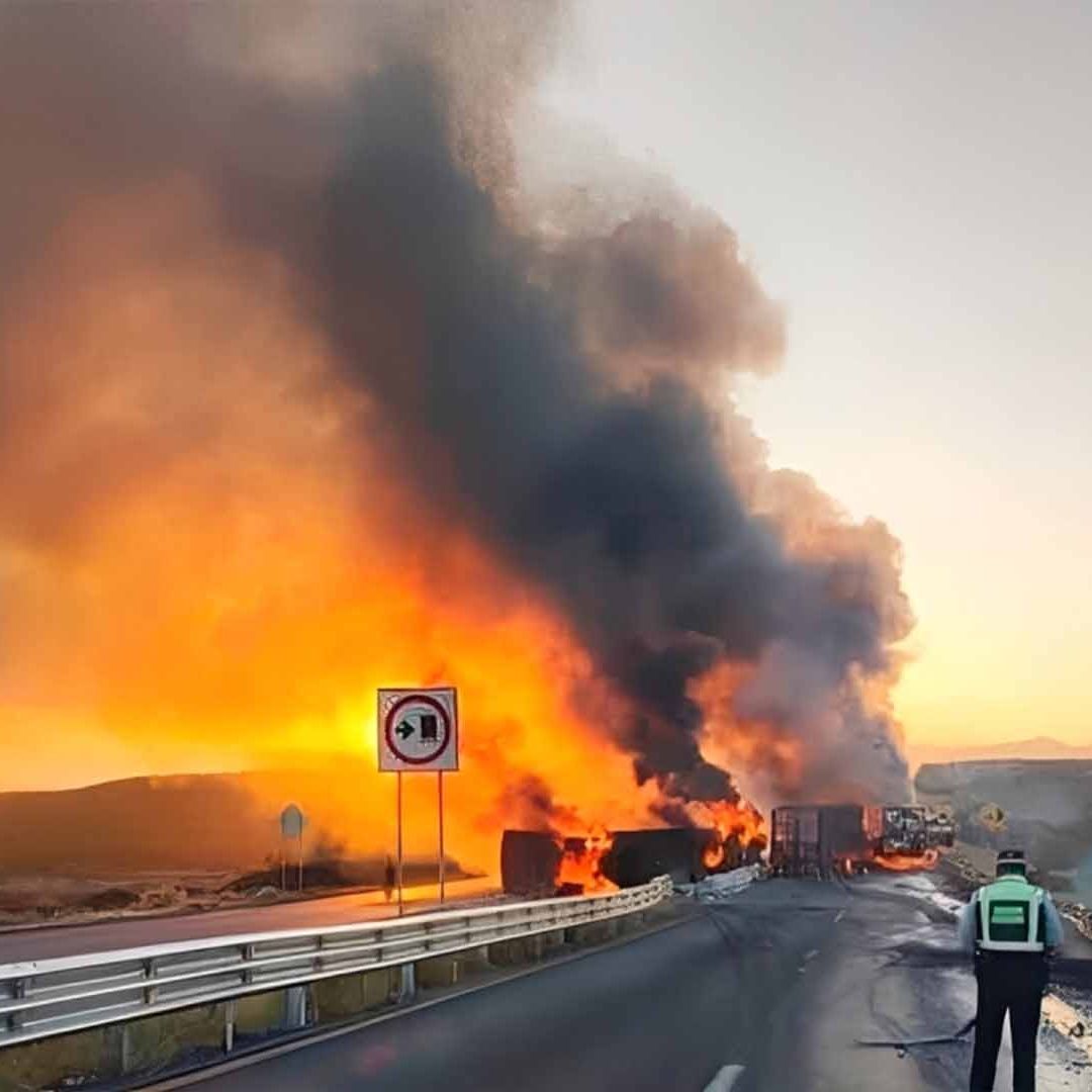 Dos Tractocamiones Se Incendian tras Chocar en Autopista Torreón-Saltillo