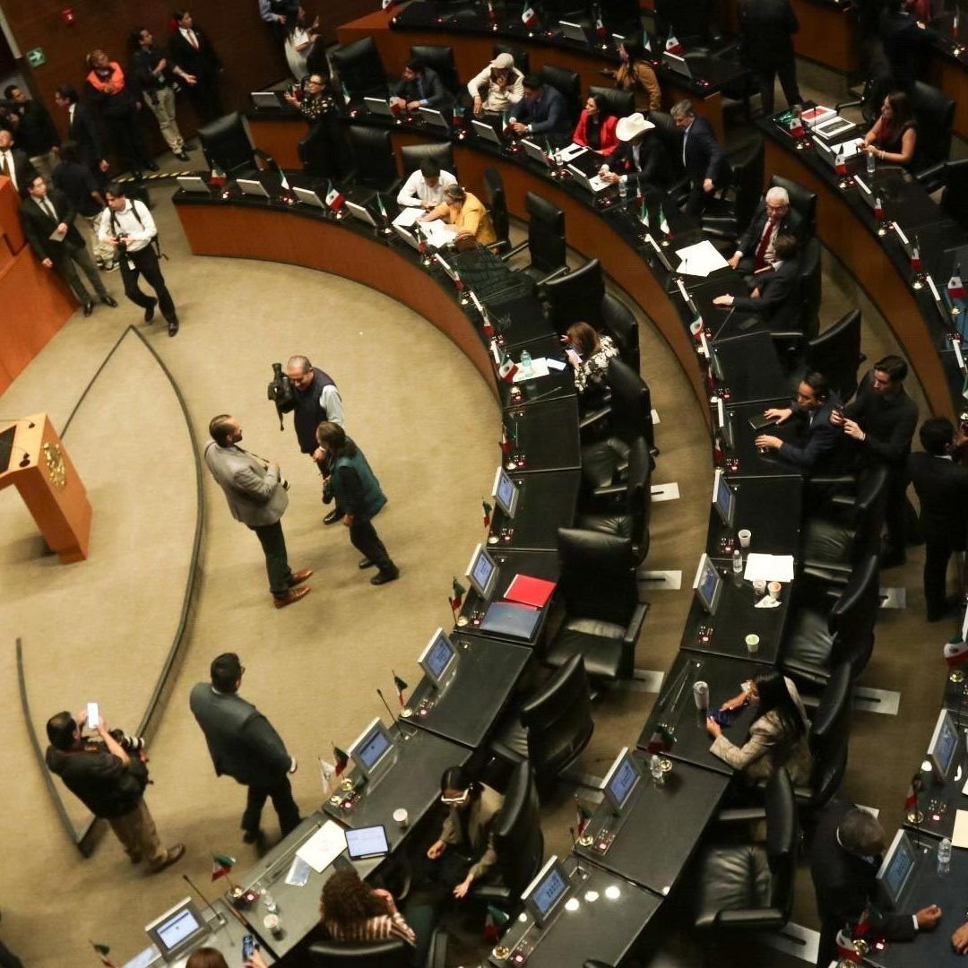 Ordena al Congreso de la Unión que expida una ley en la materia para homologar este delito.