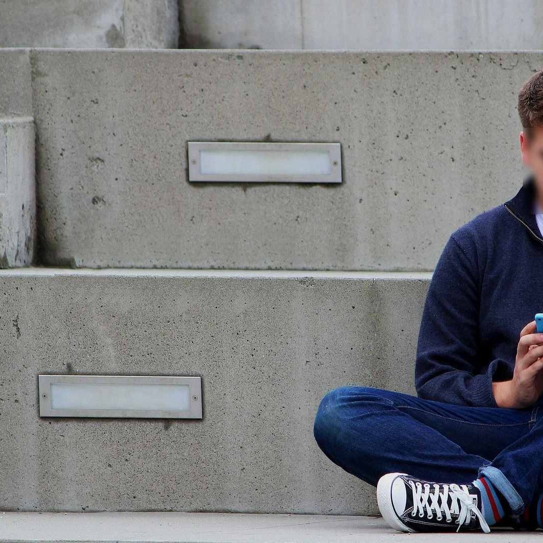Una Ley Podría Prohibir que Adolescentes Usen WhatsApp y Apps de Citas en Australia
