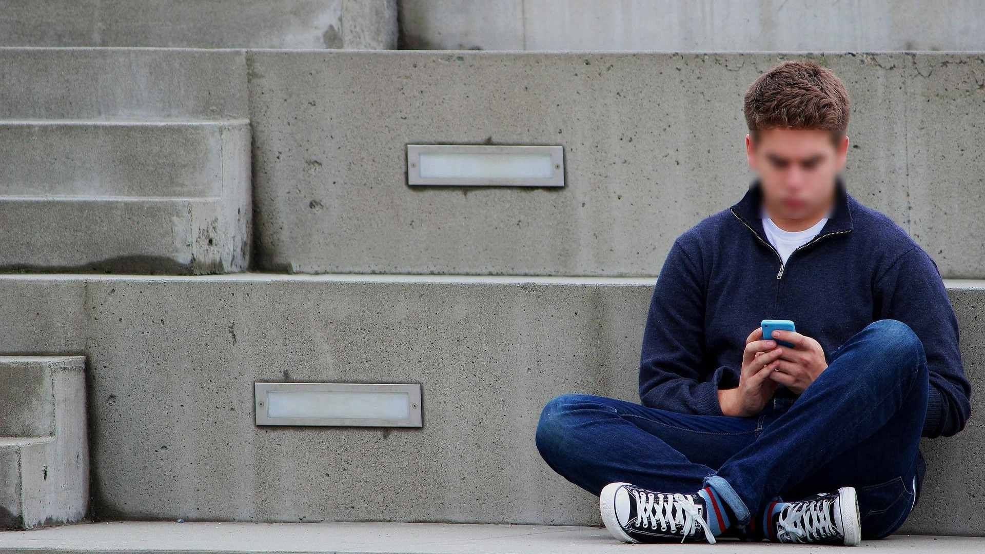 Una Ley Podría Prohibir que Adolescentes Usen WhatsApp y Apps de Citas en Australia