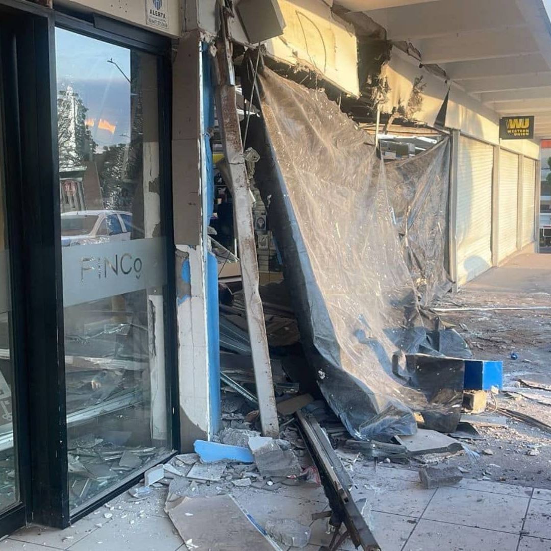 De Película: Sujeto Intenta Arrancar Cajero con Retroexcavadora para Robarlo en Culiacán