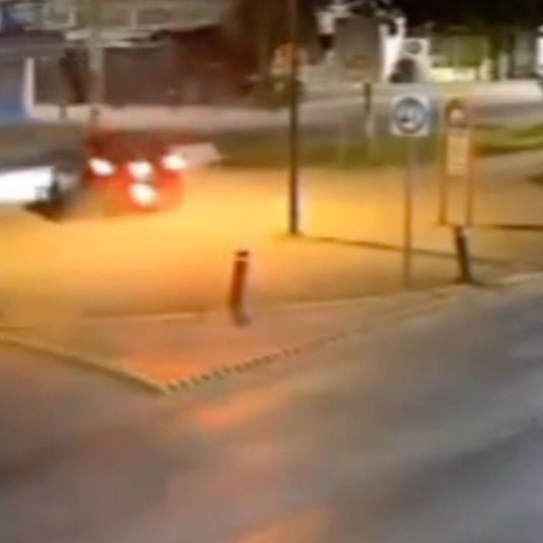 Conductor Perseguido por la Policía, se Voltea y Escapa en León, Guanajuato. Foto: Nmás Bajío