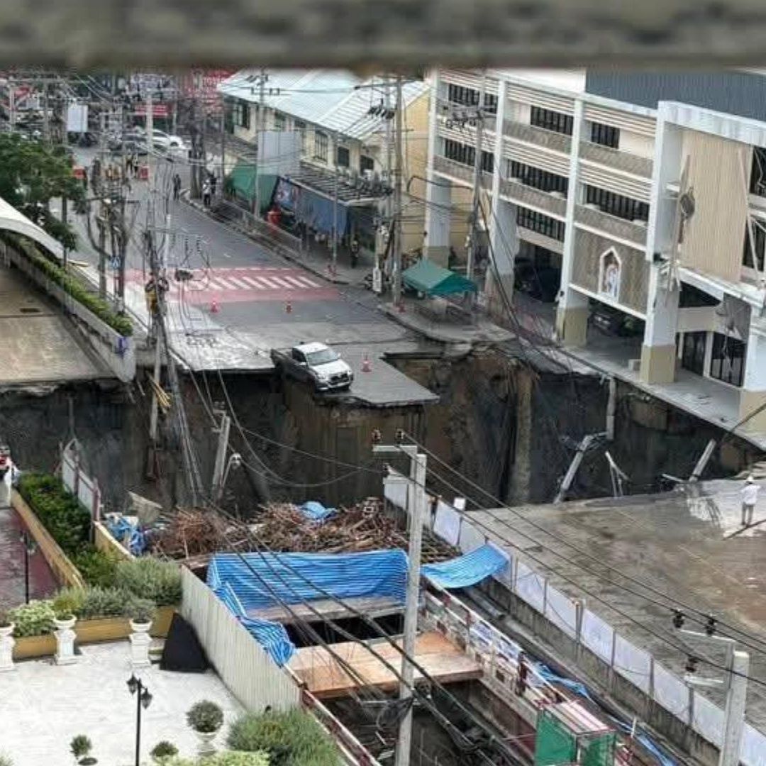 El Difícil Trabajo de Tapar el Enorme Socavón en Bangkok, Tailandia