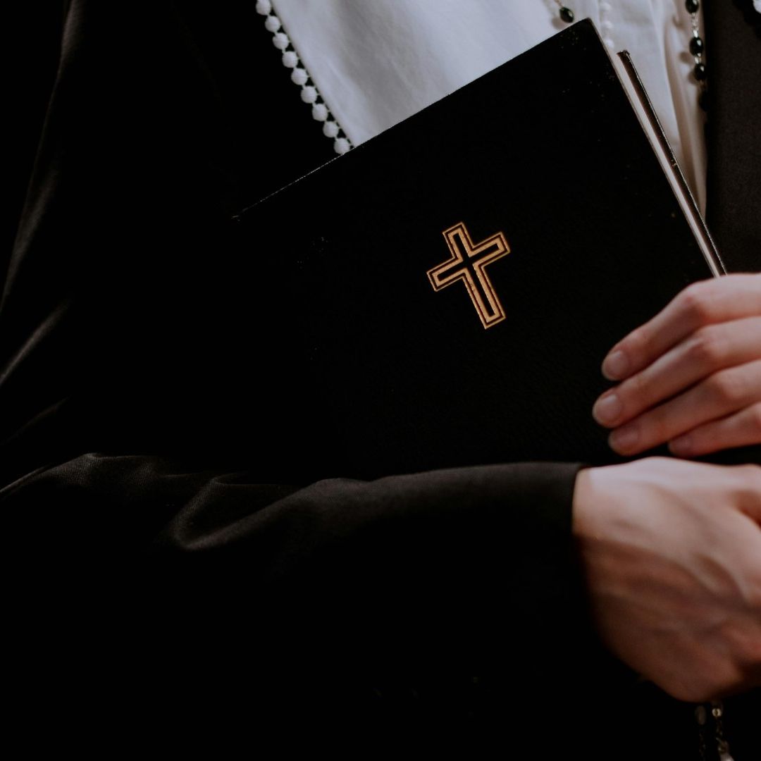 Monja roba joyas
