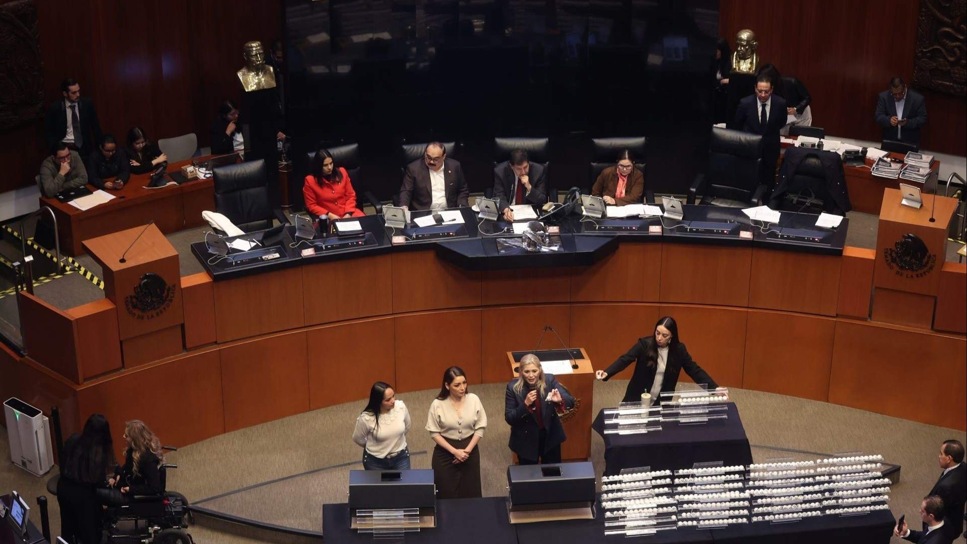 Los legisladores del PAN y Movimiento Ciudadano no asistieron porque anunciaron previamente que no avalarían el procedimiento por considerarlo anticonstitucional
