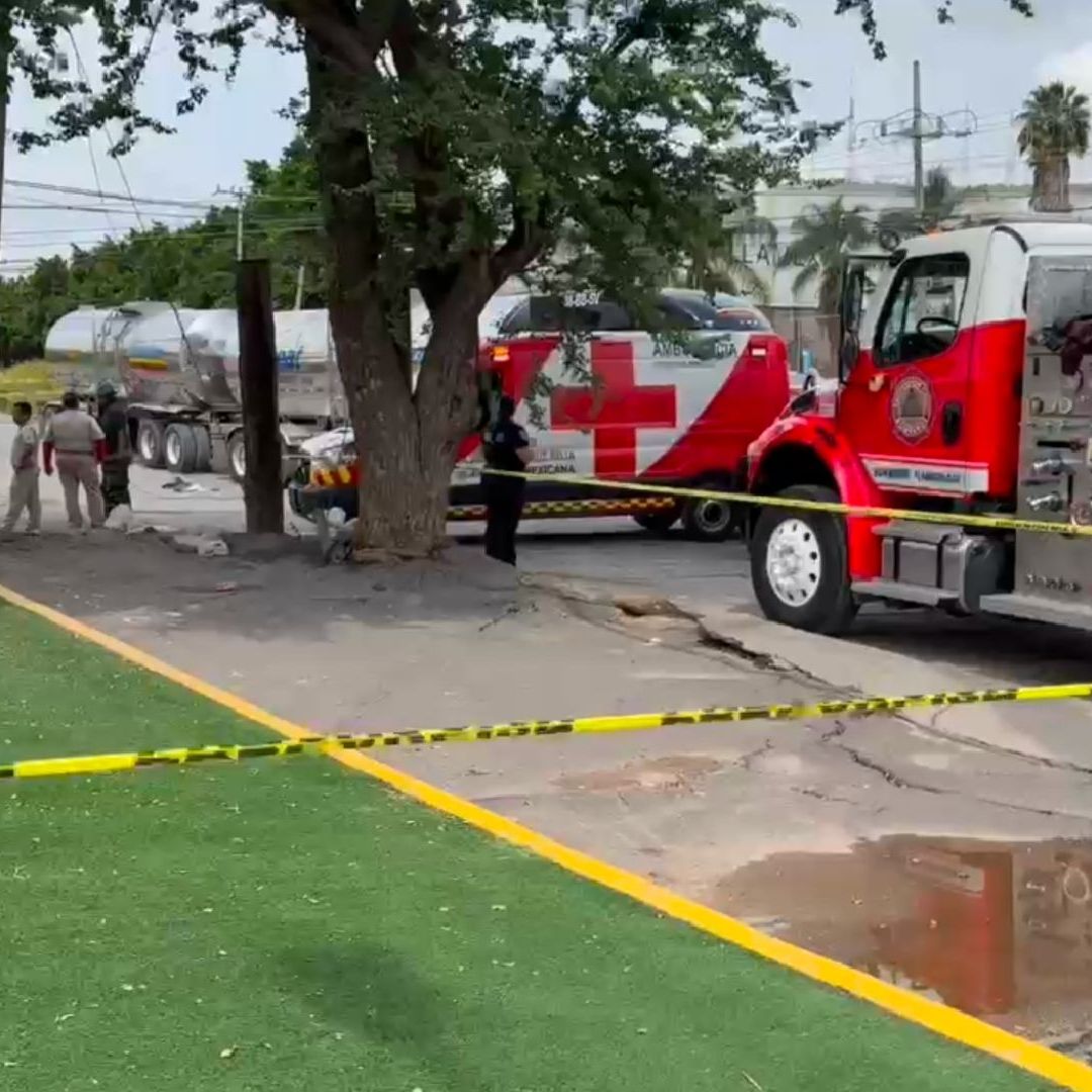 Joven recibe descarga eléctrica tras chocar en Tlaquepaque