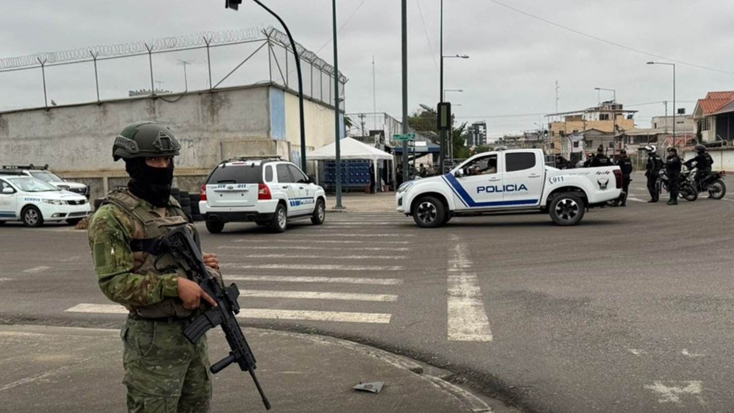 Pelea Dentro de Cárcel en Ecuador Deja al Menos 17 Muertos
