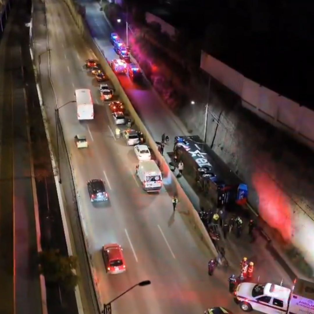 21 Pasajeros Lesionados por Volcadura de Autobús Estrella Roja Aeropuerto CDMX a Puebla