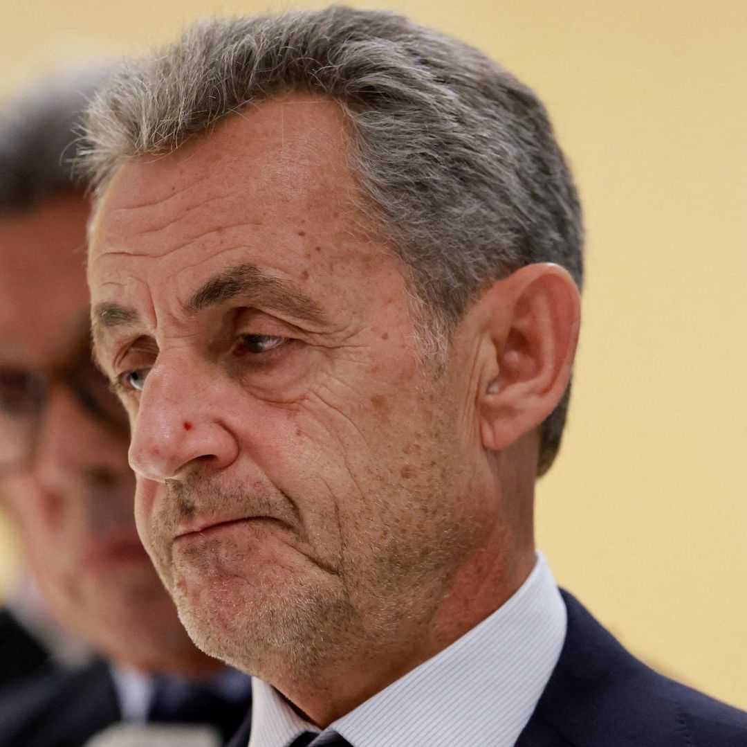 Un hombre con un semblante triste.