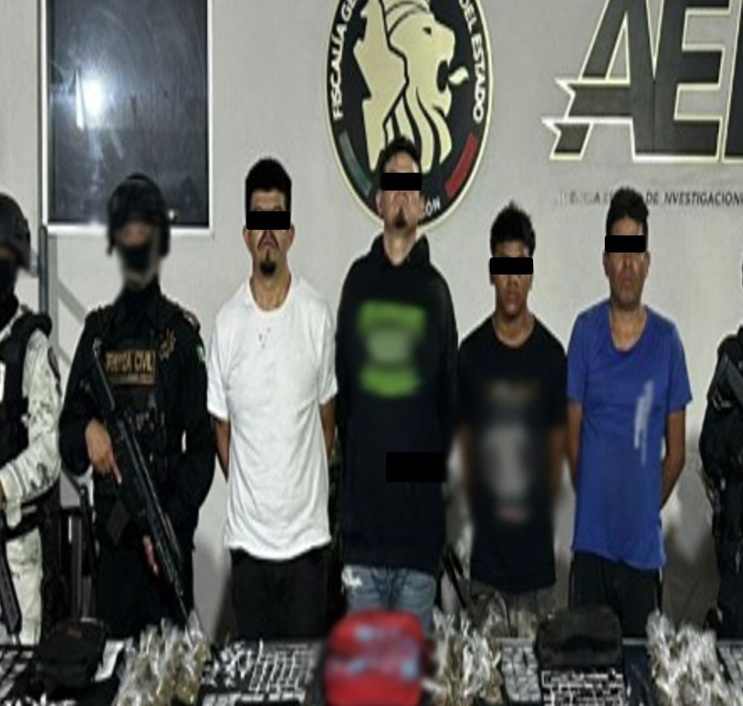 Varios hombres son resguardados por elementos del Ejército.