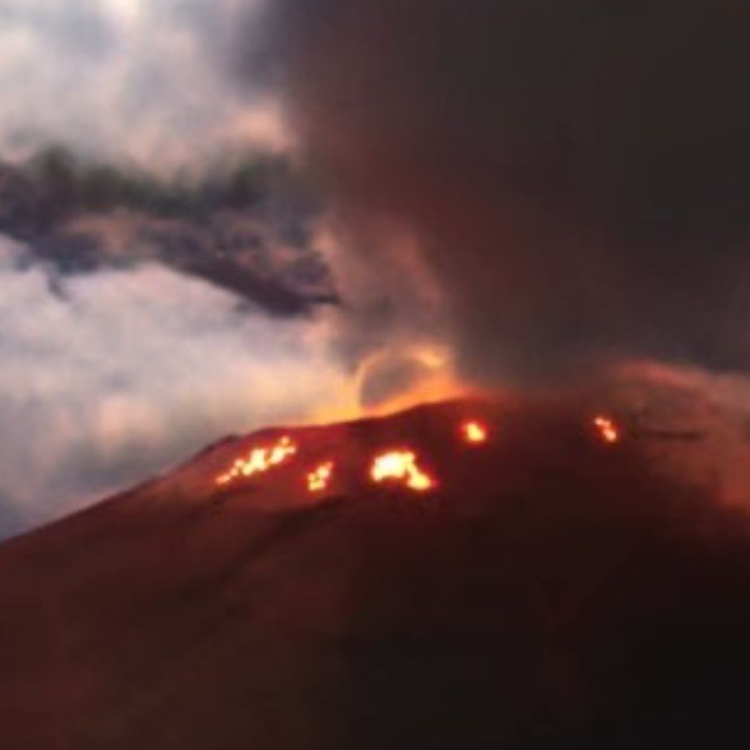 Actividad volcánica del Popocatépetl del 13 de octubre vista desde Tlamacas.