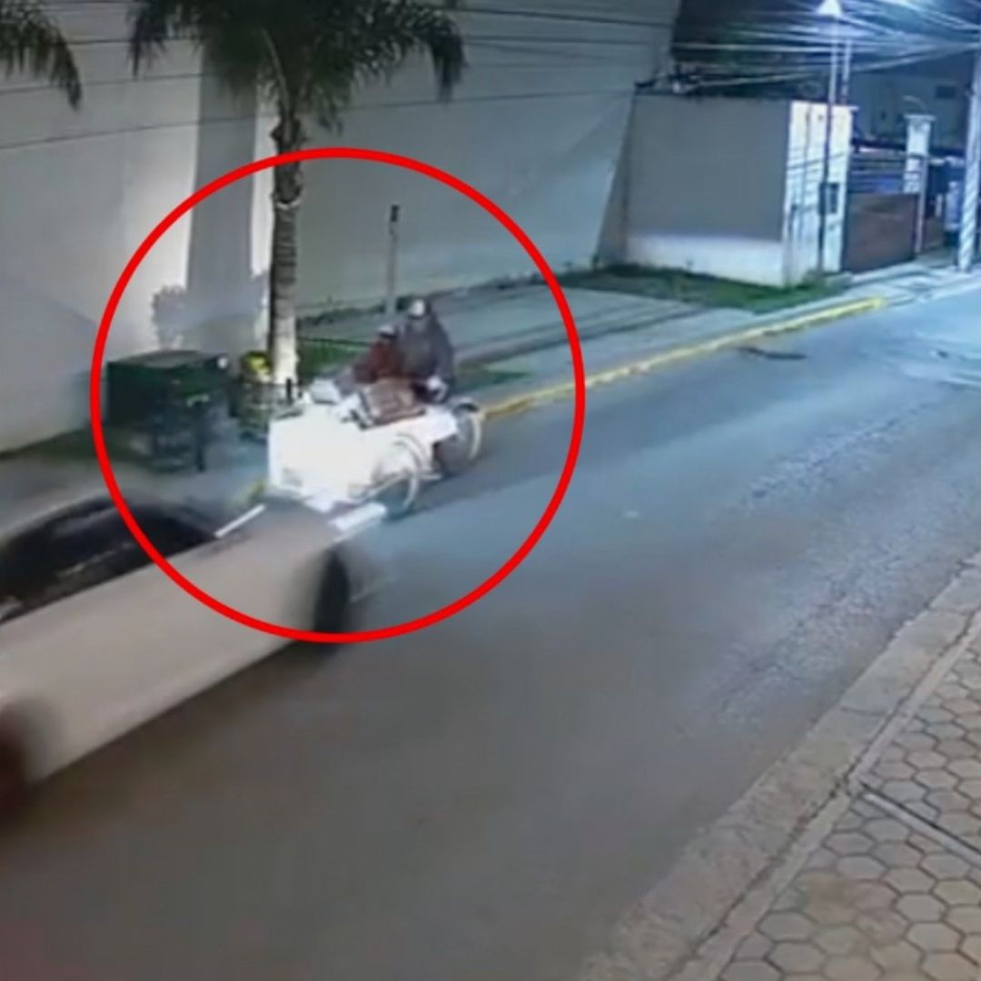 Auto Deportivo Atropelló a Dos Adultos en Cuautlancingo, Puebla. Foto: N+