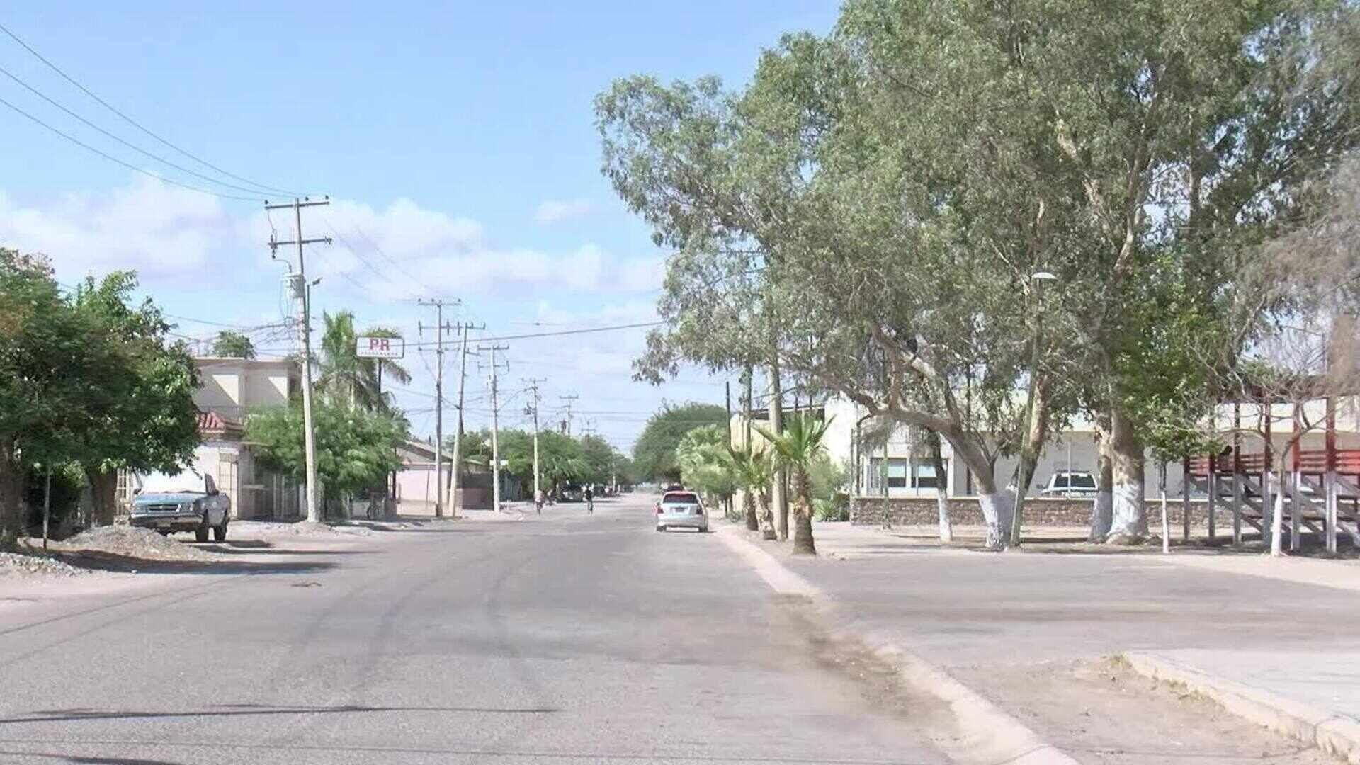 Hombre Entra a Casa de Joven Mujer y le Enseña Partes Íntimas