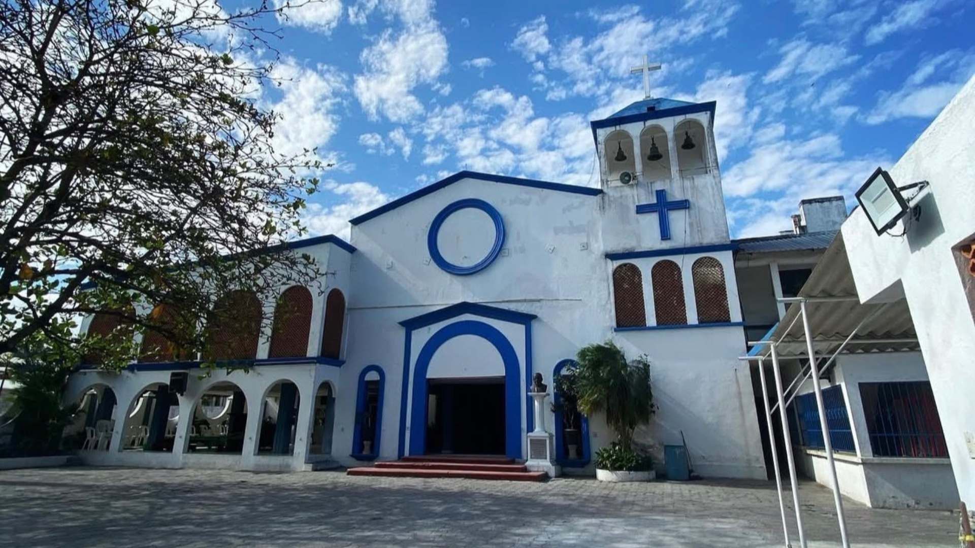 Estos festejos incluyen eventos religiosos y bailes populares como parte de la fiesta patronal.