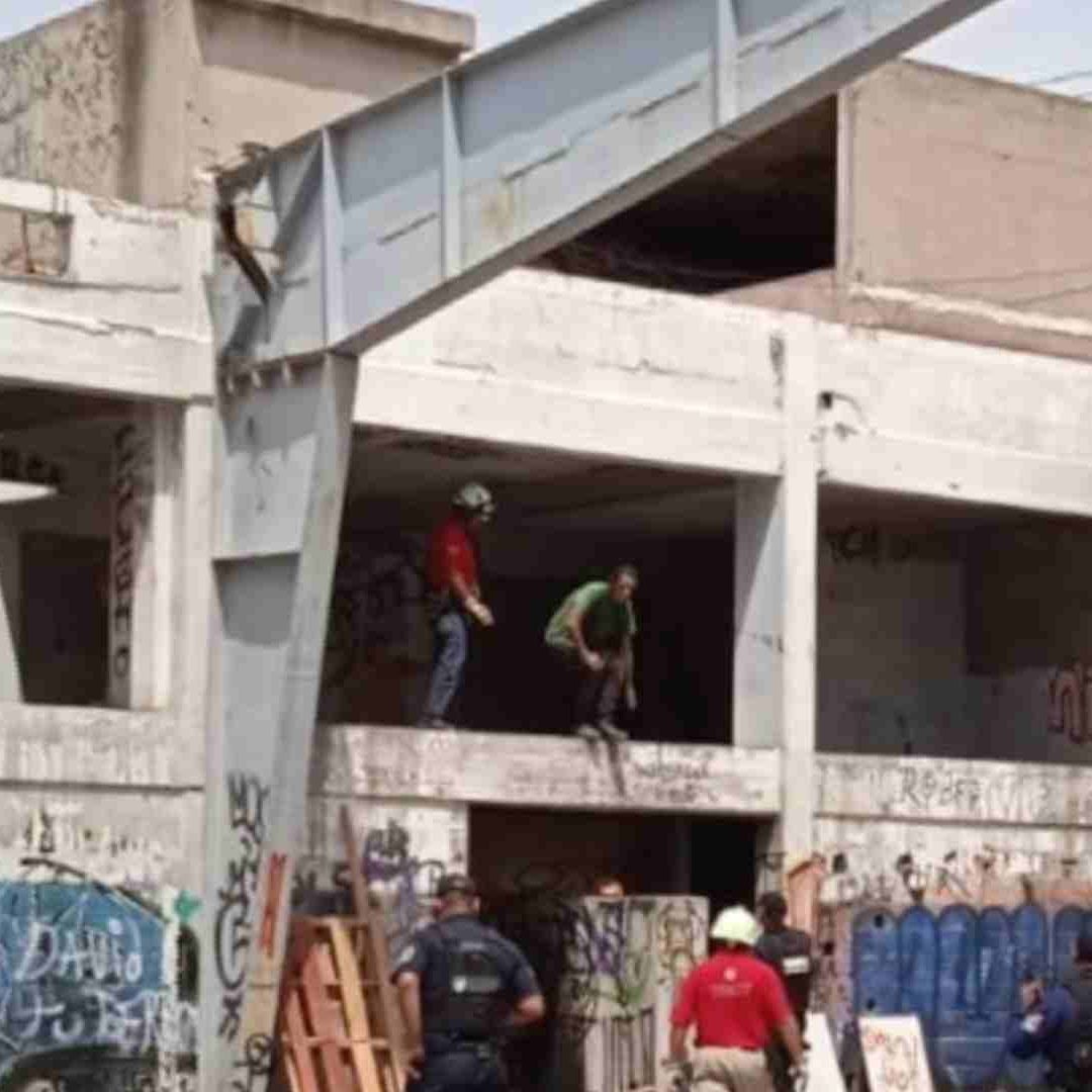 Encuentran a un Hombre en un Techo de una Bodega de SLP