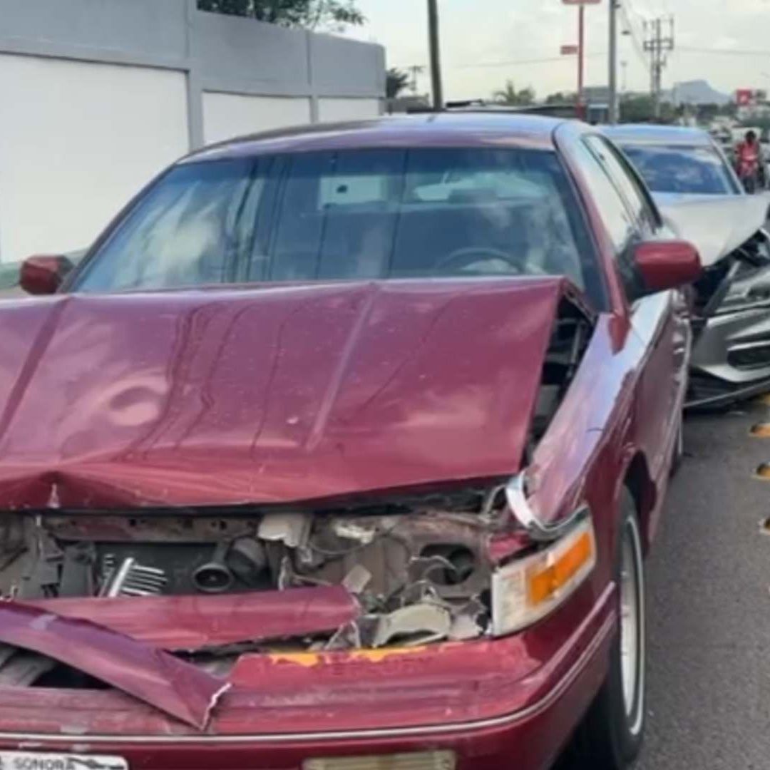 Cinco Vehículos Chocan Frente a Residencial La Jolla en Hermosillo; No Hubo Lesionados