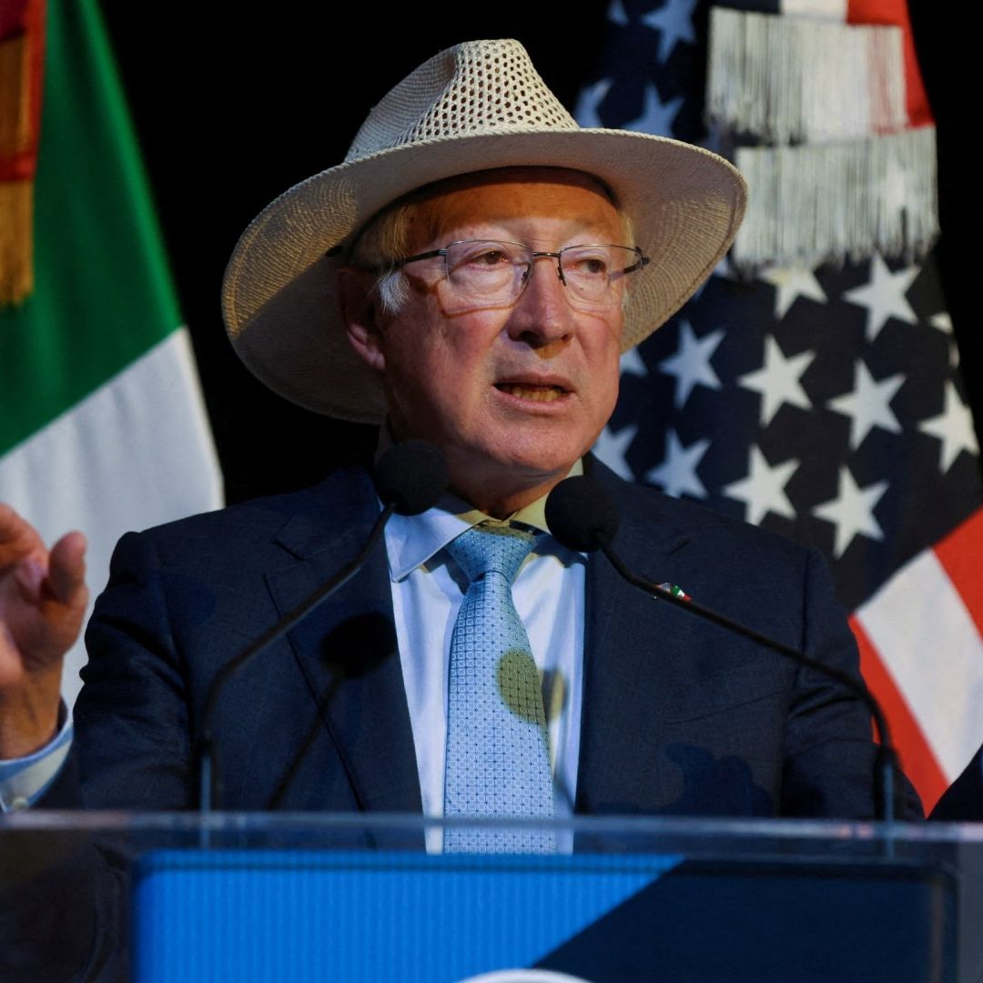 Ken Salazar durante la Tercera Convención Binacional de la Sociedad Americana de México