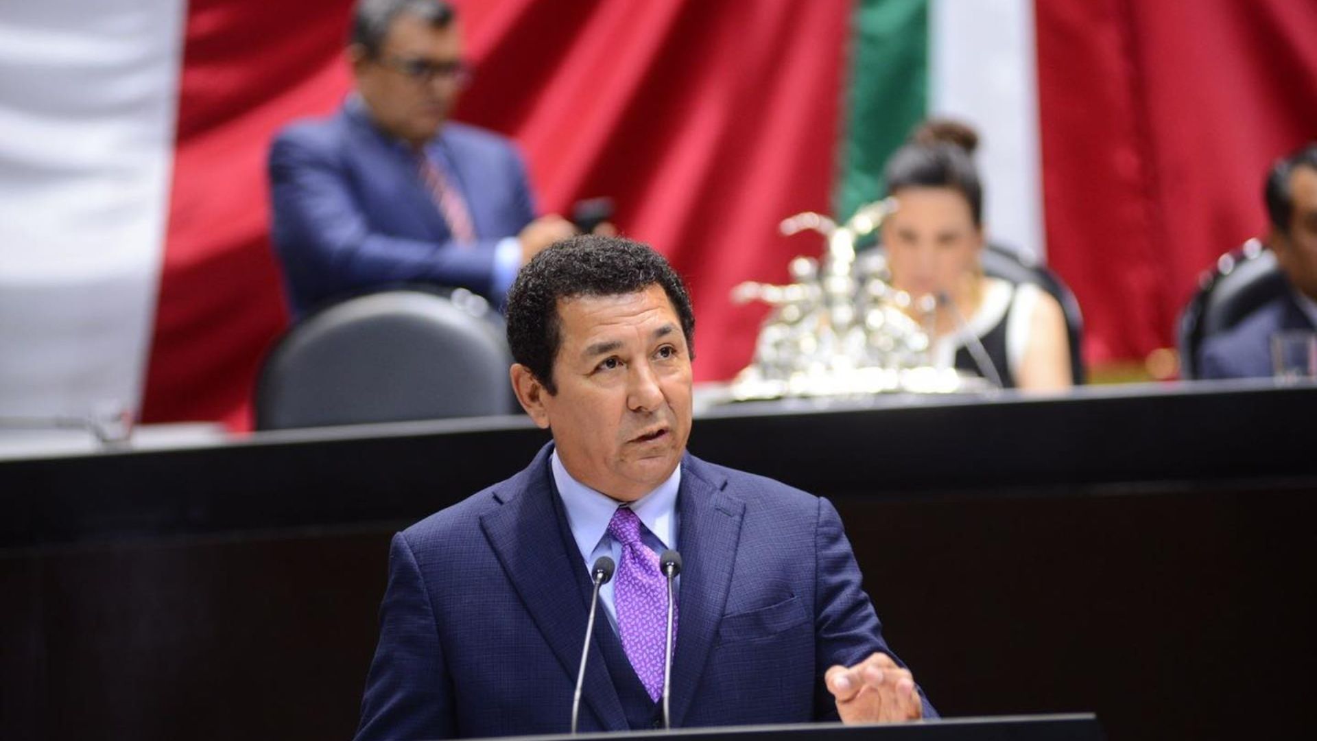 Retienen al diputado Mario López Hernández