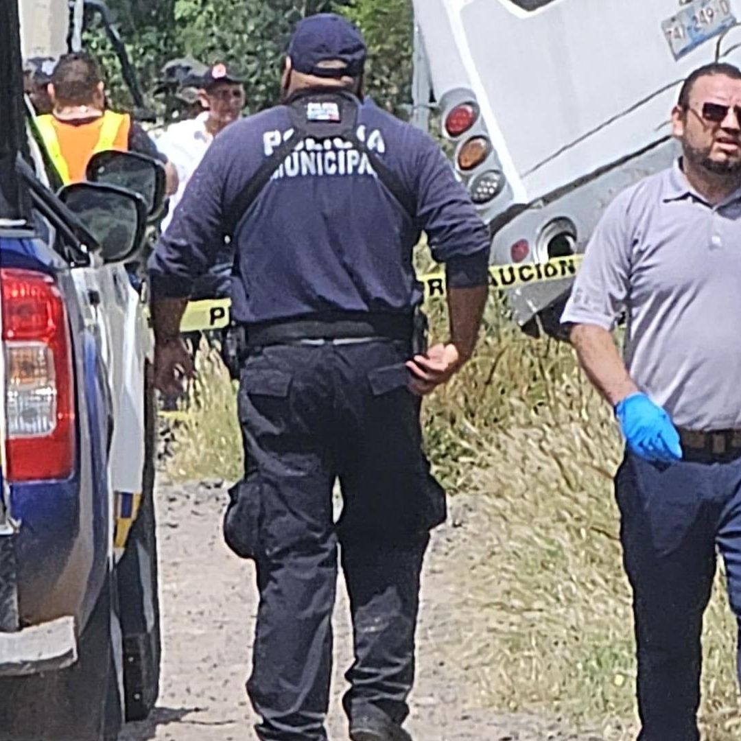 Personas Mueren al ser Impactado el Autobús Donde Viajaban por un Tren en Comonfort, Guanajuato. Foto: Protección Civil de Comonfort, Guanajuato