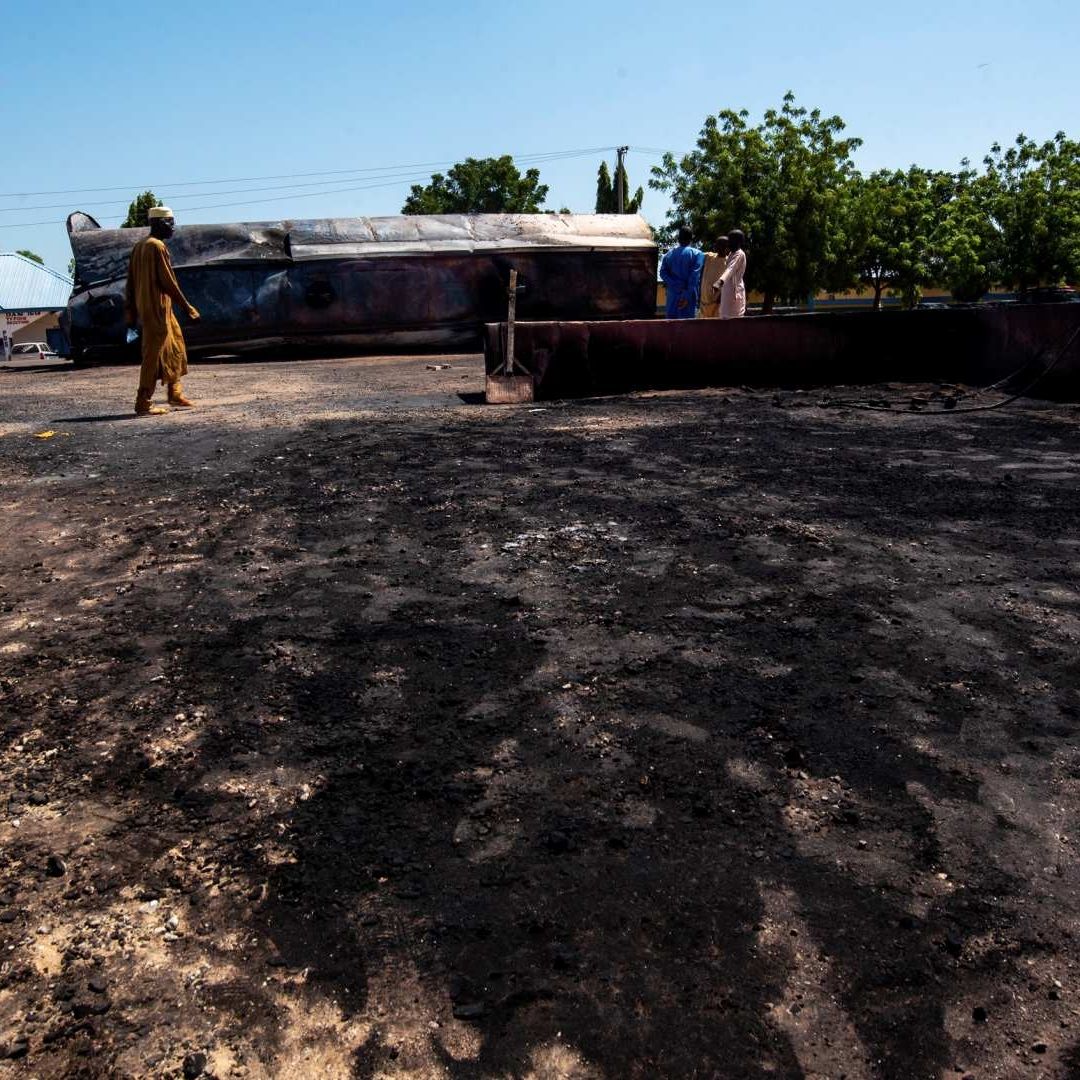 Explota Camión con Combustible y Deja Más de 140 Muertos, Entre Ellos Varios Niños