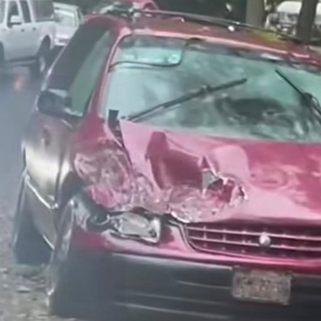 Las lluvias provocaron que una enorme roca se desprendiera del cerro y golpeara una camioneta en la barranca del Jamapa perteneciente al municipio de Calcahualco.