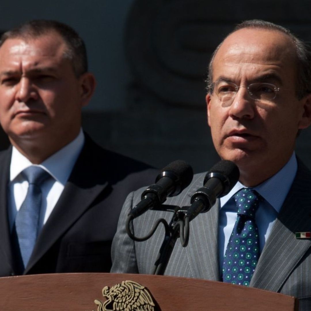 Genaro García Luna, Secretario de Seguridad Pública; y Felipe Calderón Hinojosa, presidente de México, durante el mensaje