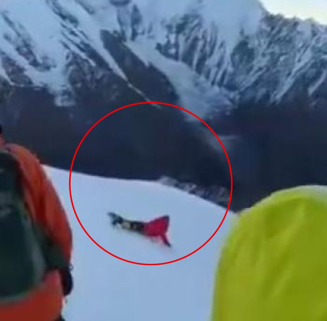 Video: Joven Cae de Montaña al Soltarse de Cuerda de Seguridad para Tomarse una Selfie