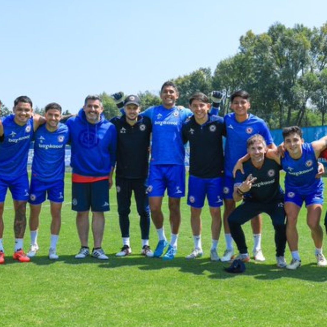 Reina el buen ambiente al interior del equipo celeste. Foto Cruz Azul