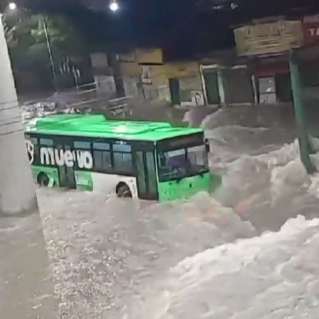 Fuerte Lluvia Provoca Inundaciones en Monterrey, Nuevo León