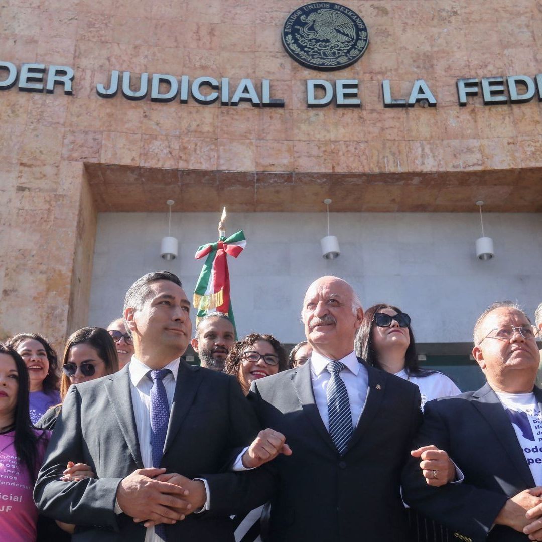 Jueces y trabajadores del Poder Judicial durante una protesta en Cuernavaca