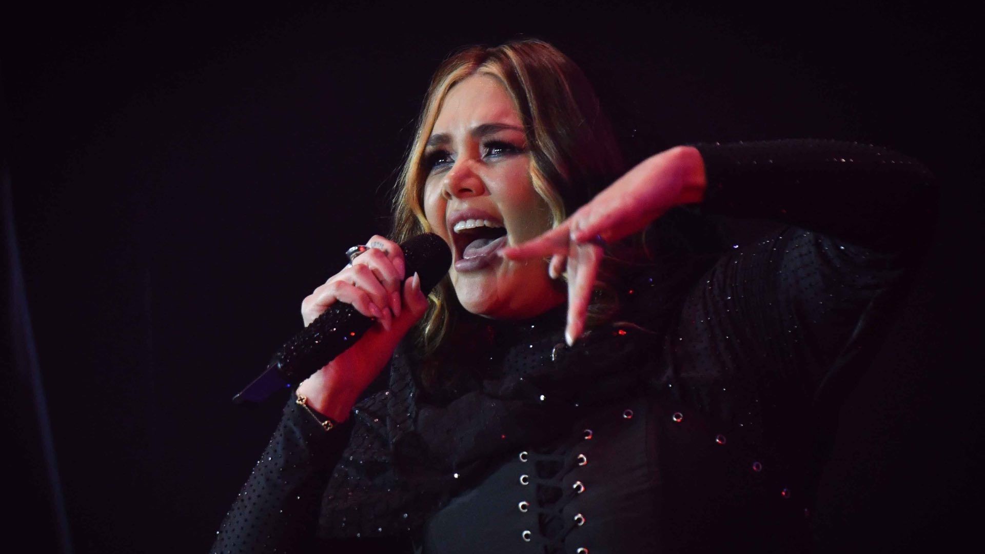 Yuridia defiende a Ángela Aguilar del hate por Christian Nodal