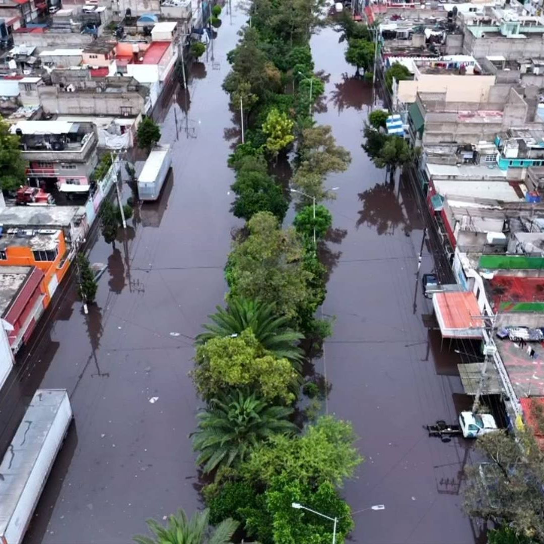 Calles lucen inundadas por las fuertes lluvias.