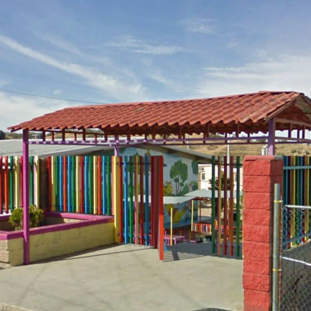 Mujer Golpea a Maestra Frente a Niños por Mandarle Solicitud de Amistad a su Esposo