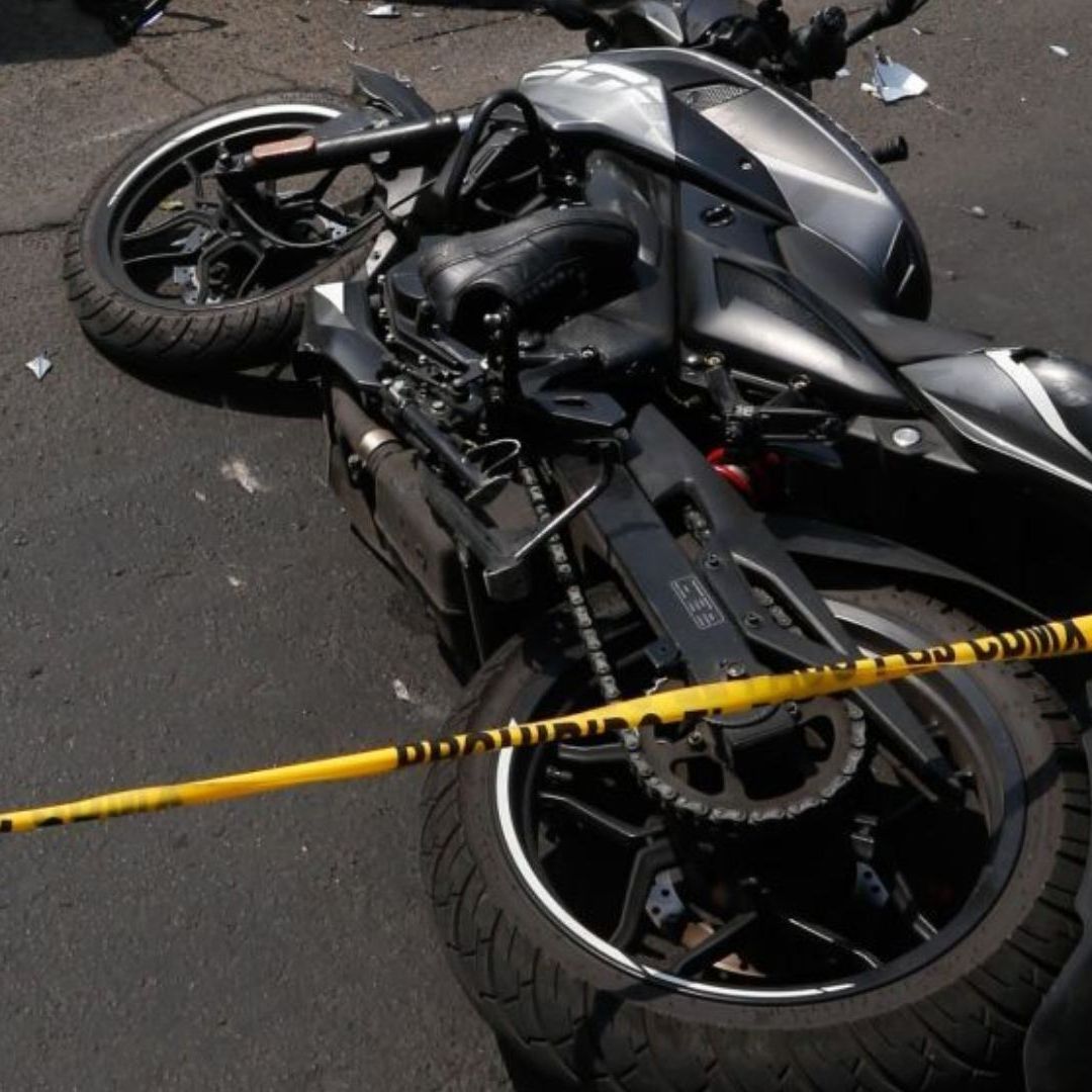 Adolescente en Moto Muere al Chocar a Toda Velocidad contra Poste