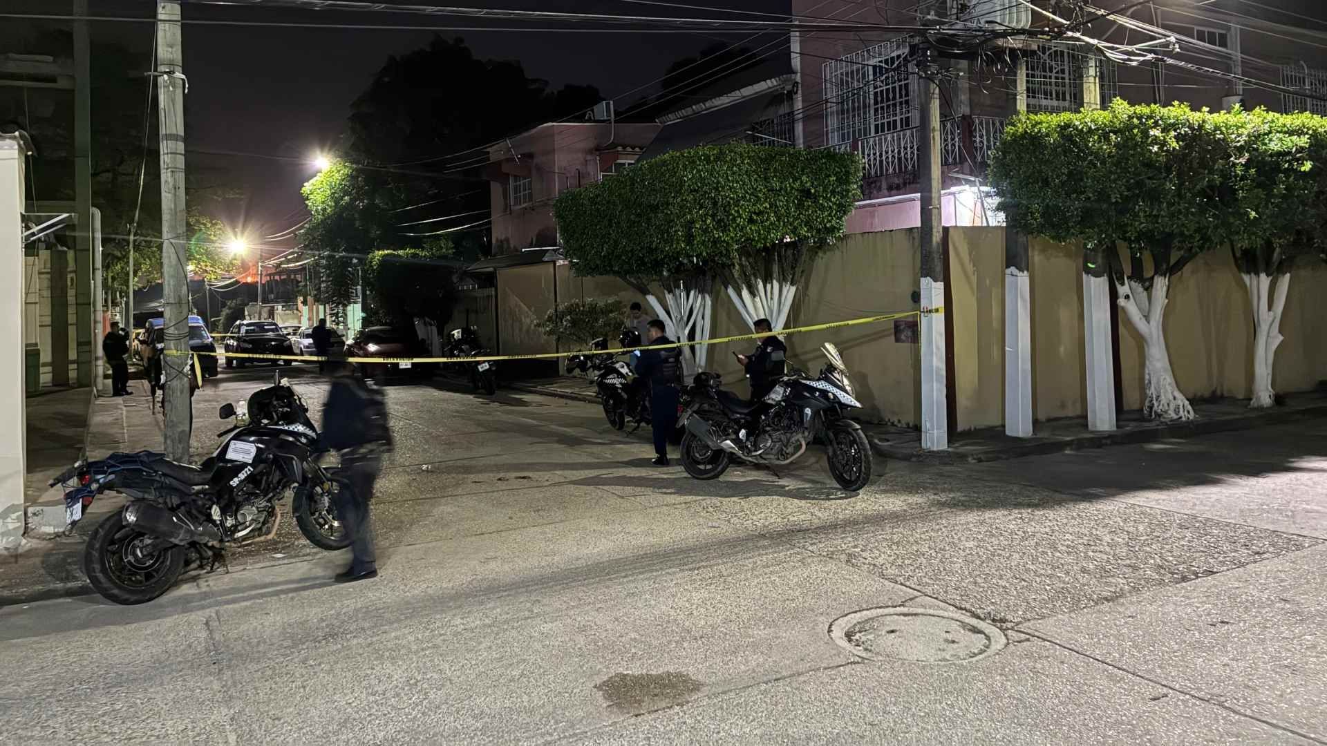 Los sujetos quienes realizaron los dispararos contra el inmueble, lograron escapar del lugar a bordo de la motocicleta.