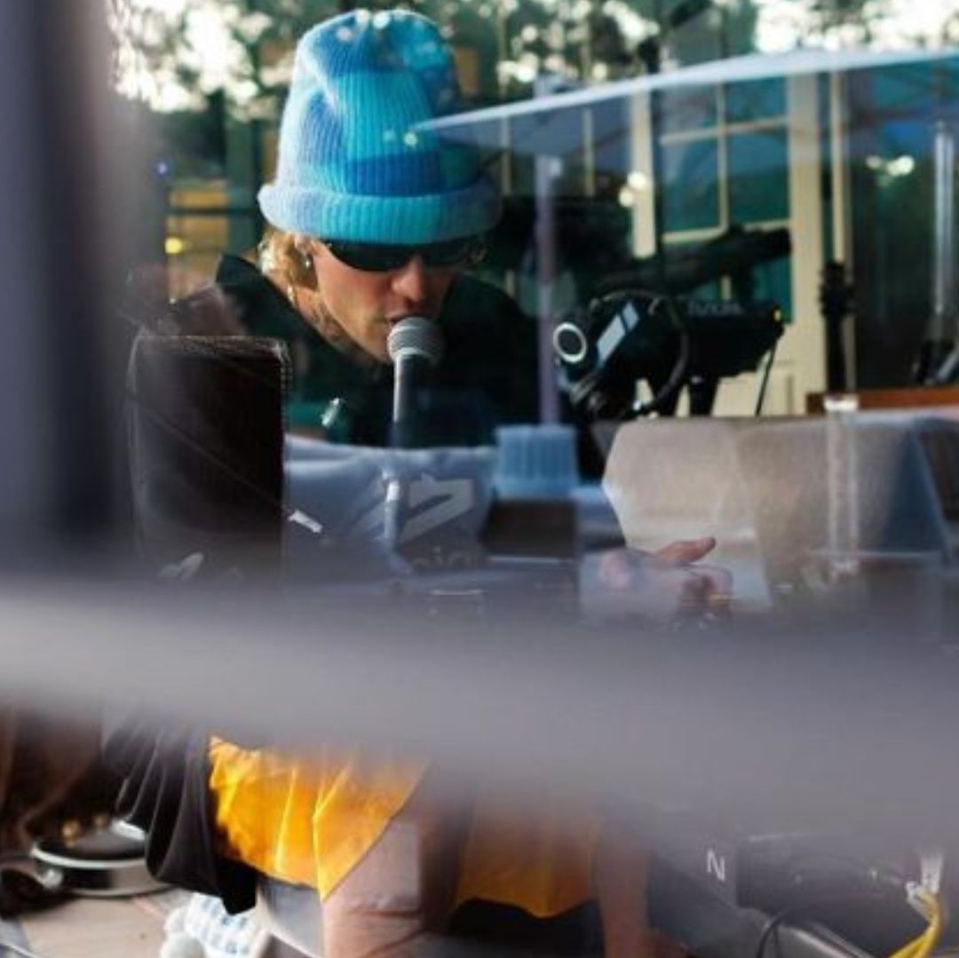 Justin Bieber Sorprende al Regresar a los Escenarios y Prepara Nueva Música