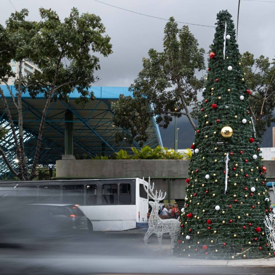 Venezuela Adelanta la Navidad 2025 en Medio de Tensión con EUA y Google lo Celebra