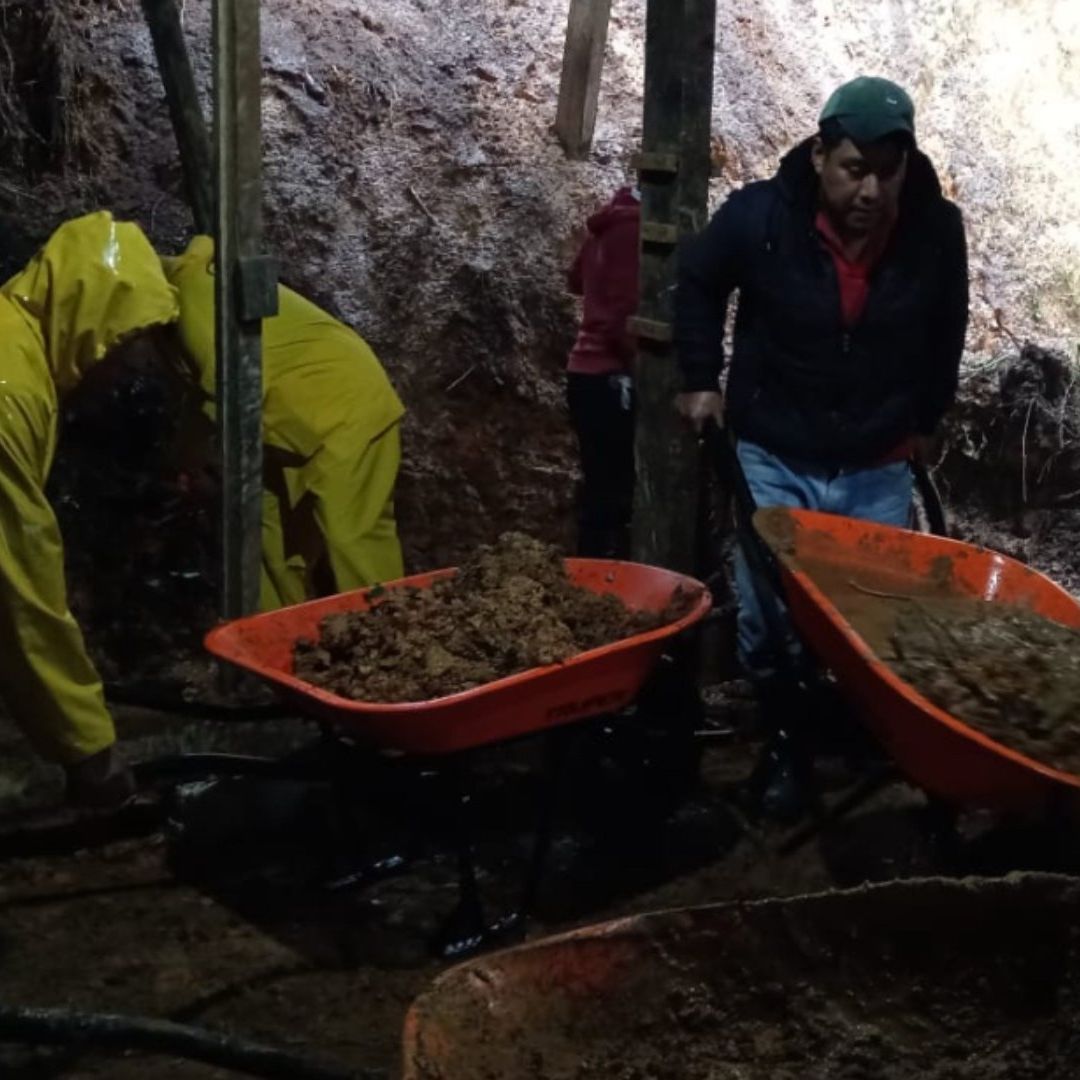 La lluvia no ha cedido en las altas montañas de Veracruz, a se cumplieron más de 18 horas de lluvias continuas.